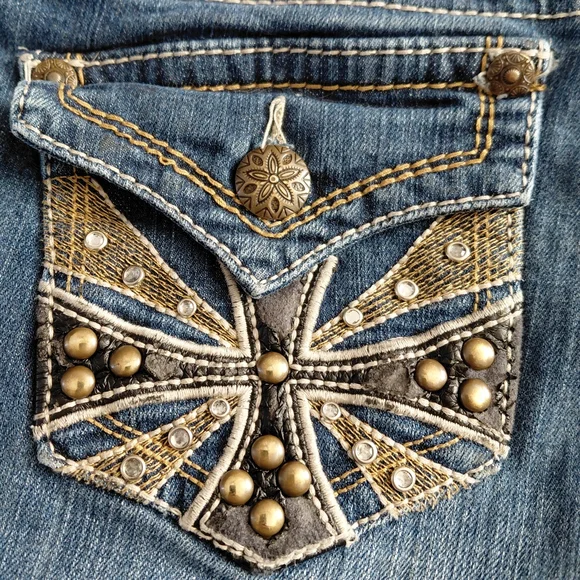 Women's Classic Blue Jean Shorts - Picture 6 of 8
